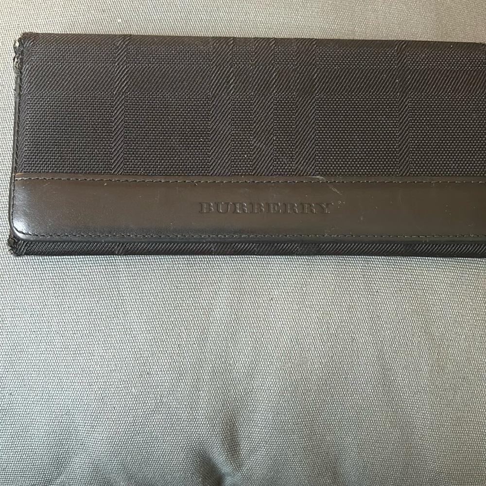 Burberry wallet black